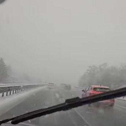 При зимни условия се пътува по АМ Тракия в района