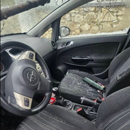 Зимното време донесе неволи за водачите снегът затрудни някои