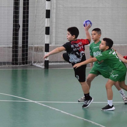 Трети пореден турнир по мини хандбал се проведе в многофункционалната