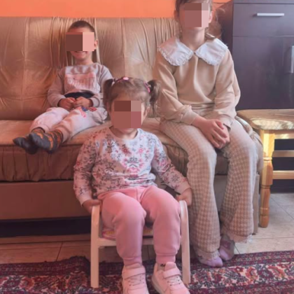 Самотната майка отглежда с много любов и усилия трите си