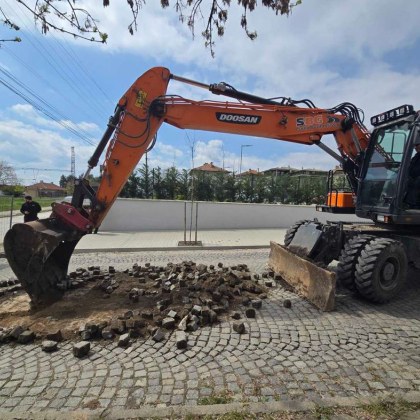 Започнаха строително монтажните работи по реконструкция на бул Иван Вазов в