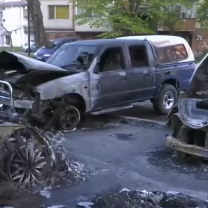 Осем автомобила бяха изпепелени в нощта срещу понеделник в Козлодуй