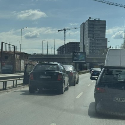 Водач на тротинетка е бил блъснат от лек автомобил на