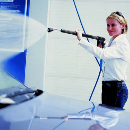 Използването на автомивка на самообслужване изглежда като елементарна процедура но