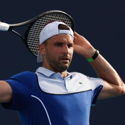 Григор Димитров спечели в три сета срещу участващия с уайлд