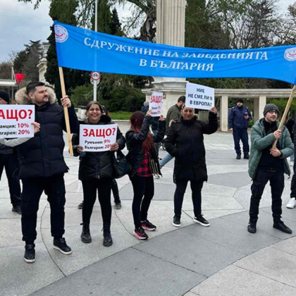 Хотелиери и ресторантьори излязоха на общонационален протест в София с искане да