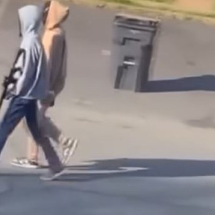 По данни на правоохранителните органи трима души са убити а