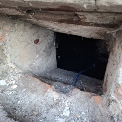 Млад мъж на 23 години и момиче на 19 години