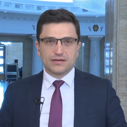 Всеки един вот на недоверие който се изисква преди влизането