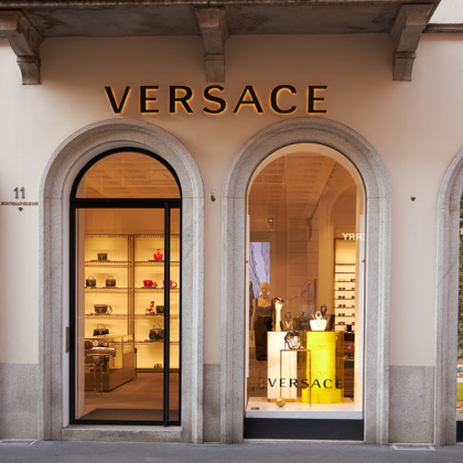 Прада сключи сделка за закупуване на свой конкурент Версаче от Capri Holdings Това е опит