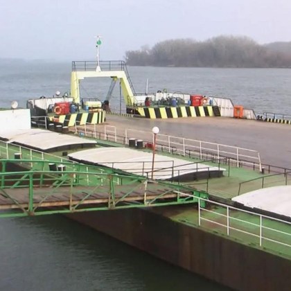 Заради силен вятър фериботът между Оряхово и Бекет временно преустанови