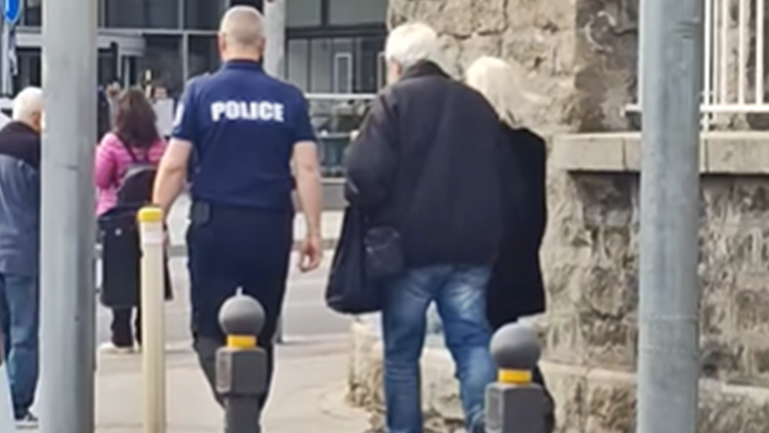 Възмущение срещу глоби за възрастни пешеходци, но повечето казват: Така трябва! ВИДЕО