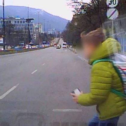 Шофьор сподели за инфарктна ситуация на оживен булевард в София Дете