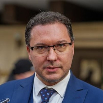 Вътрешният министър Даниел Митов иска полицаите да могат да свалят