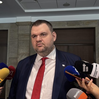 Лидерът на ДПС Ново начало Делян Пеевски разпространи нови смс чатове Тъй