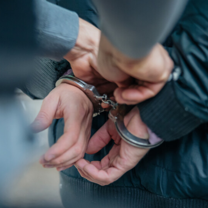 Треньор на известен шампион по силов спорт е бил арестуван