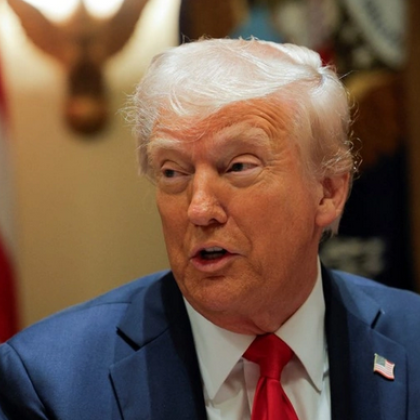 Четири часа продължиха разговорите между пратеника на Доналд Тръмп в