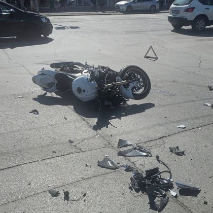 Катастрофа с моторист е станала в столицата в неделния ден