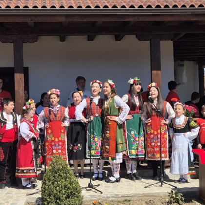 На големия празник Цветница в карловското село Климент бе открито