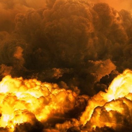 Двама души загинаха днес в самолетна катастрофа при която малък