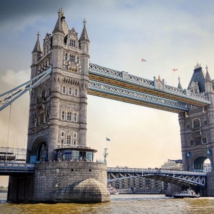 Бившият депутат от Консервативната партия Крейг Уилямс близък съратник на