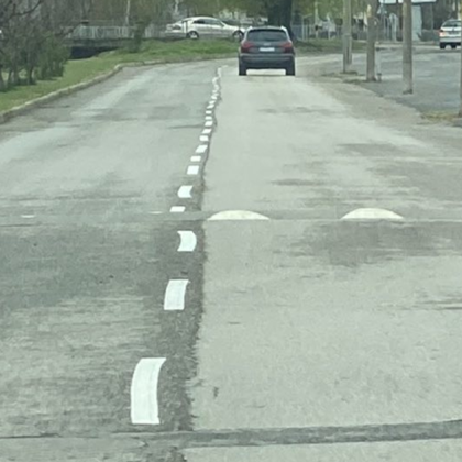 Необичайно начертана пътна маркировка на ул Георги С Раковски в