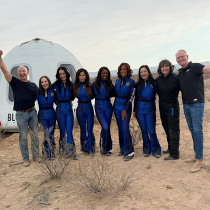 Кейти Пери и годеницата на Джеф Безос полетяха в Космоса Компанията