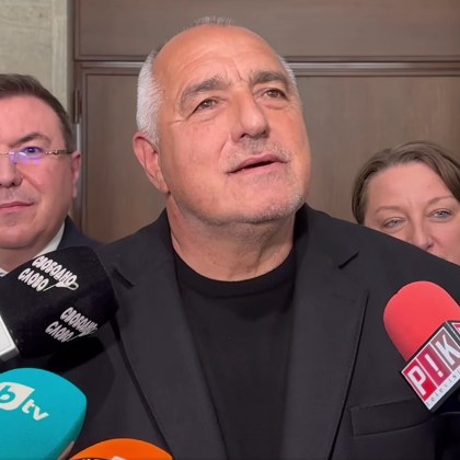 Пред журналисти в кулоарите на парламента Бойко Борисов представи иинтересен самобитен