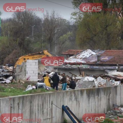 Шест семейства от съборените незаконни постройки в ж к Захарна фабрика