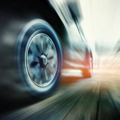 Млад шофьор е глобен за това че се изкачил с