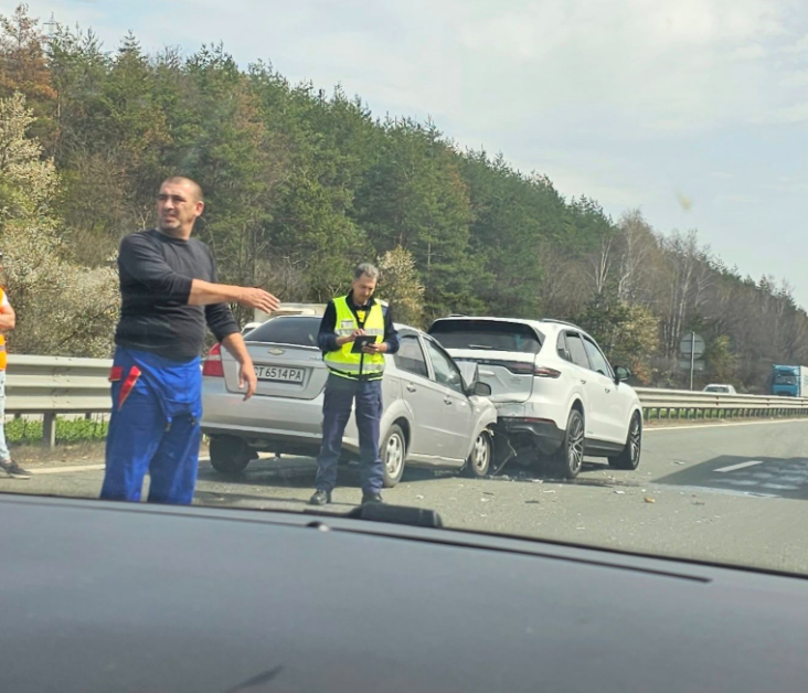 Голямото пътуване започна! Две катастрофи станаха на 