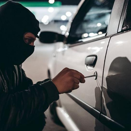 По искане на Софийска районна прокуратура съдът задържа под стража мъж отнел чужд