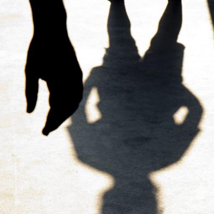 Оставиха в ареста 21 годишен мъж за блудство с деца на гробище в село в