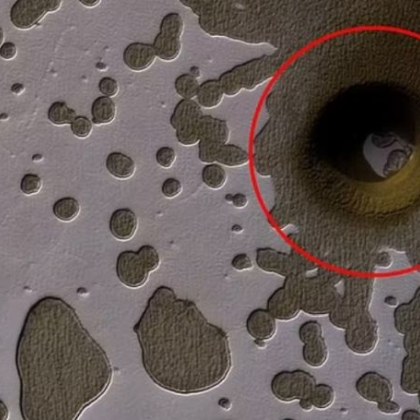 НАСА съобщи че дупка с ширина 90 метра на повърхността