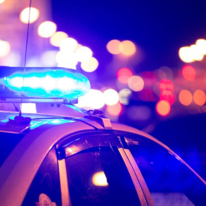 Заловиха мним полицай с микробус с пуснати полицейски блицове Случаят е