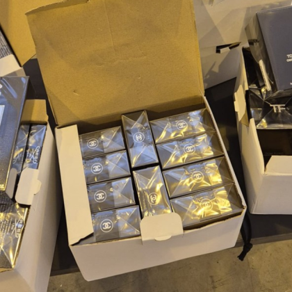 Митничари откриха и иззеха голямо количество контрабандни парфюми и аксесоари