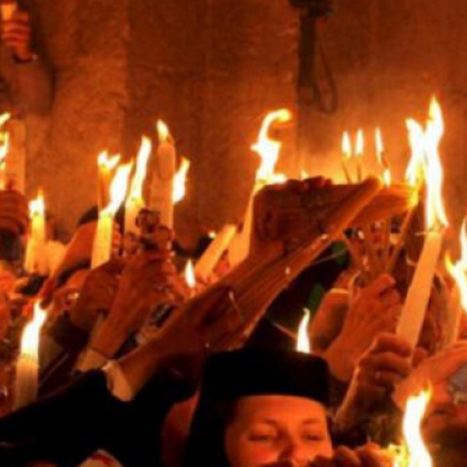 По традиция всяка година в навечерието на Възкресение Христово милиони