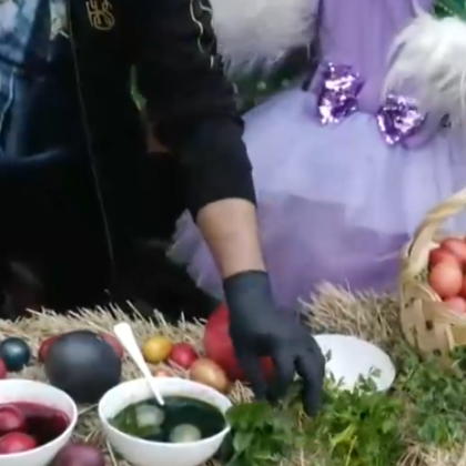 На Велика събота в Бургаския зоопарк спазиха традицията за боядисване