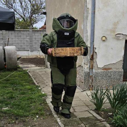 Специализиран екип от 55 и инженерен полк обезвреди немска ръчна граната М24 намерена