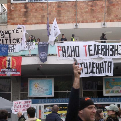 Протестиращи студенти и граждани блокират пети ден сръбската национална телевизия РТС съобщават сръбските