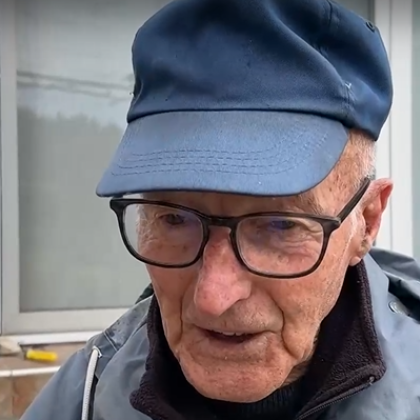 Навръх Нова година когато светлините на фойерверките озаряват небето и