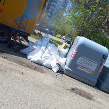 Жителка на столичен квартал сигнализира за поредно нерегламентирано изхвърляне на