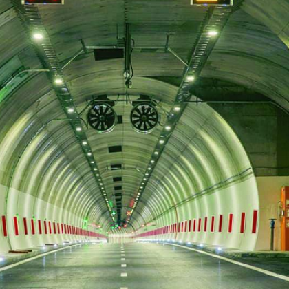 Движението в двете тръби на тунел Железница и в участъка