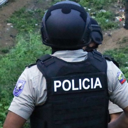 Мъж е починал след като е бил бит и подпален