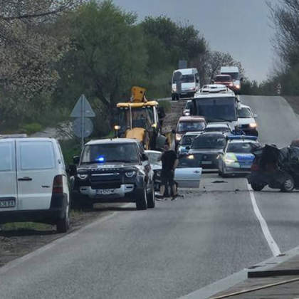 Временно е ограничено движението и в двете посоки по път