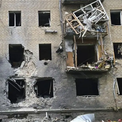 Най малко трима души бяха убити при руски удари нанесени Херсонска