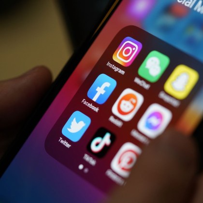 Регулаторите на Европейския съюз днес заявиха че Apple и Meta