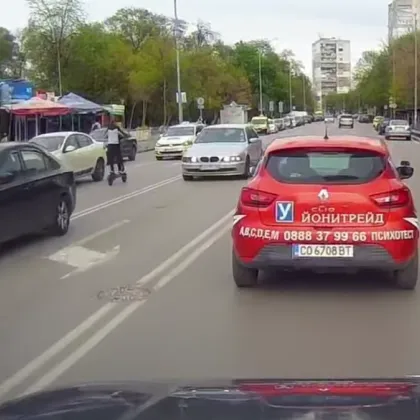 Дете кара тротинетка в насрещното, столичанин призова родителите за мерки ВИДЕО