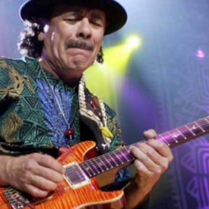 Легендарният китарист Карлос Сантана е припаднал по време на репетиция