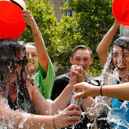 Помните ли прословутото предизвикателство заради което милиони по света си